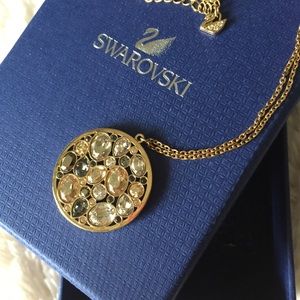 Gold plated circle pendant necklace